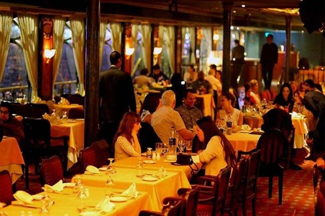 Nile dinner cruise with belly dance and tanoura show